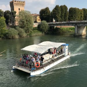 Crociera sul fiume.jpg